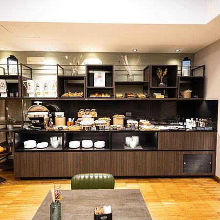 Hotel Cavour By Lvg Hotel Collection Novara Exterior photo