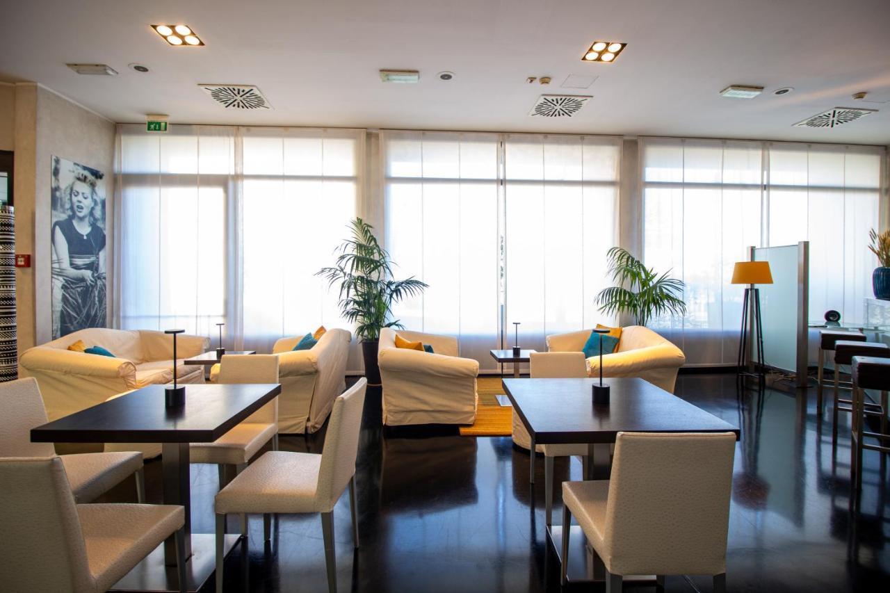 Hotel Cavour By Lvg Hotel Collection Novara Exterior photo