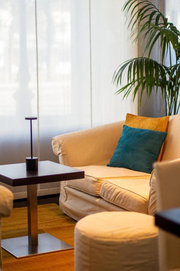 Hotel Cavour By Lvg Hotel Collection Novara Exterior photo