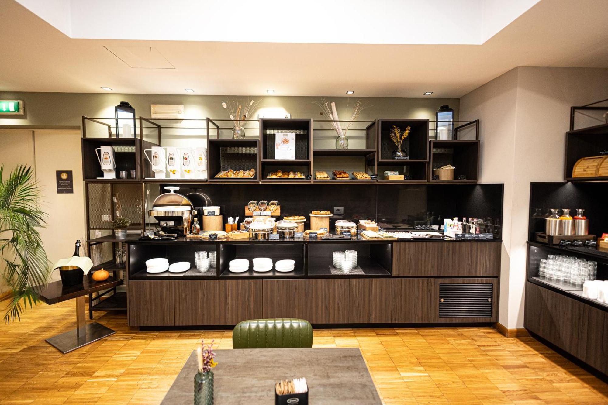 Hotel Cavour By Lvg Hotel Collection Novara Exterior photo