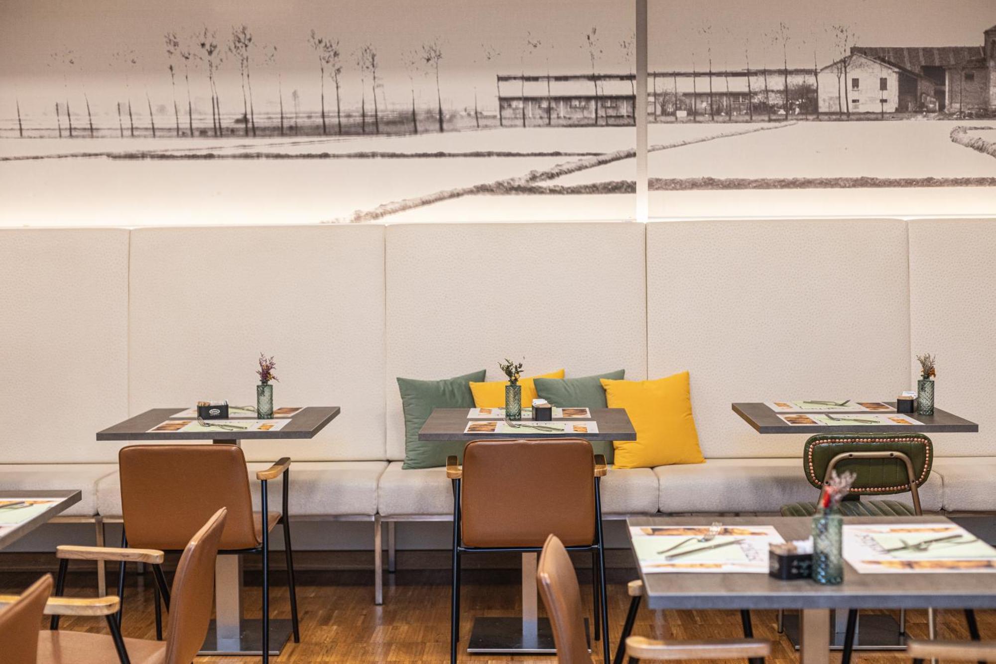 Hotel Cavour By Lvg Hotel Collection Novara Exterior photo